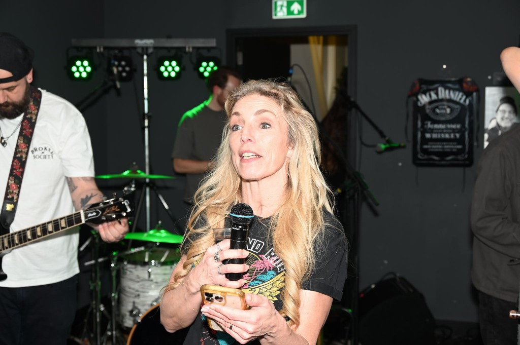 ../Images/10 jaar Ro's Barbershop 156.jpg